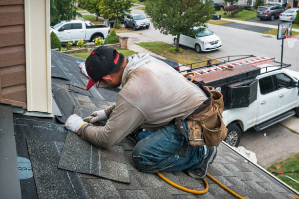 Professional Roofing technician working in Leesburg, IN